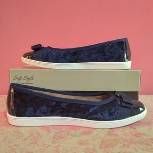Soft Style 'Faeth' by Hush Puppies Company blue velvet ribbon loafers - size 9.5